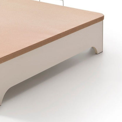 Canapé abatible de madera Milán color blanco sobre fondo blanco