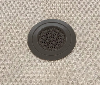 Detalle de la válvula de ventilación en la tapa 3D transpirable del canapé abatible de madera Velare